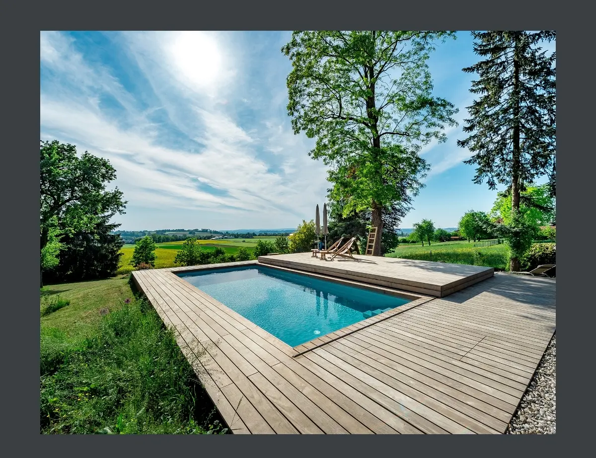 Holzdeck als begehbare Abdeckung