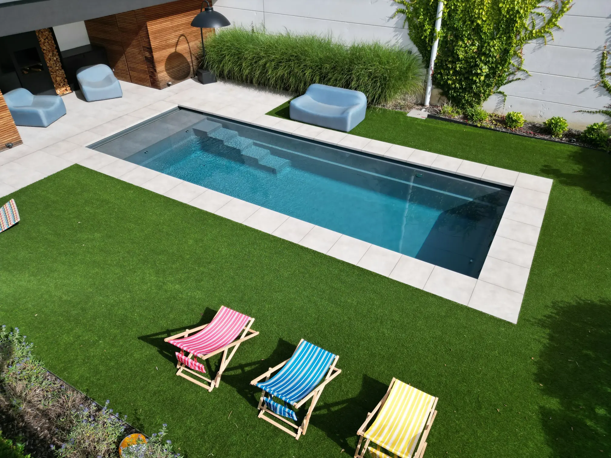 Modernes GFK-Fertigbecken